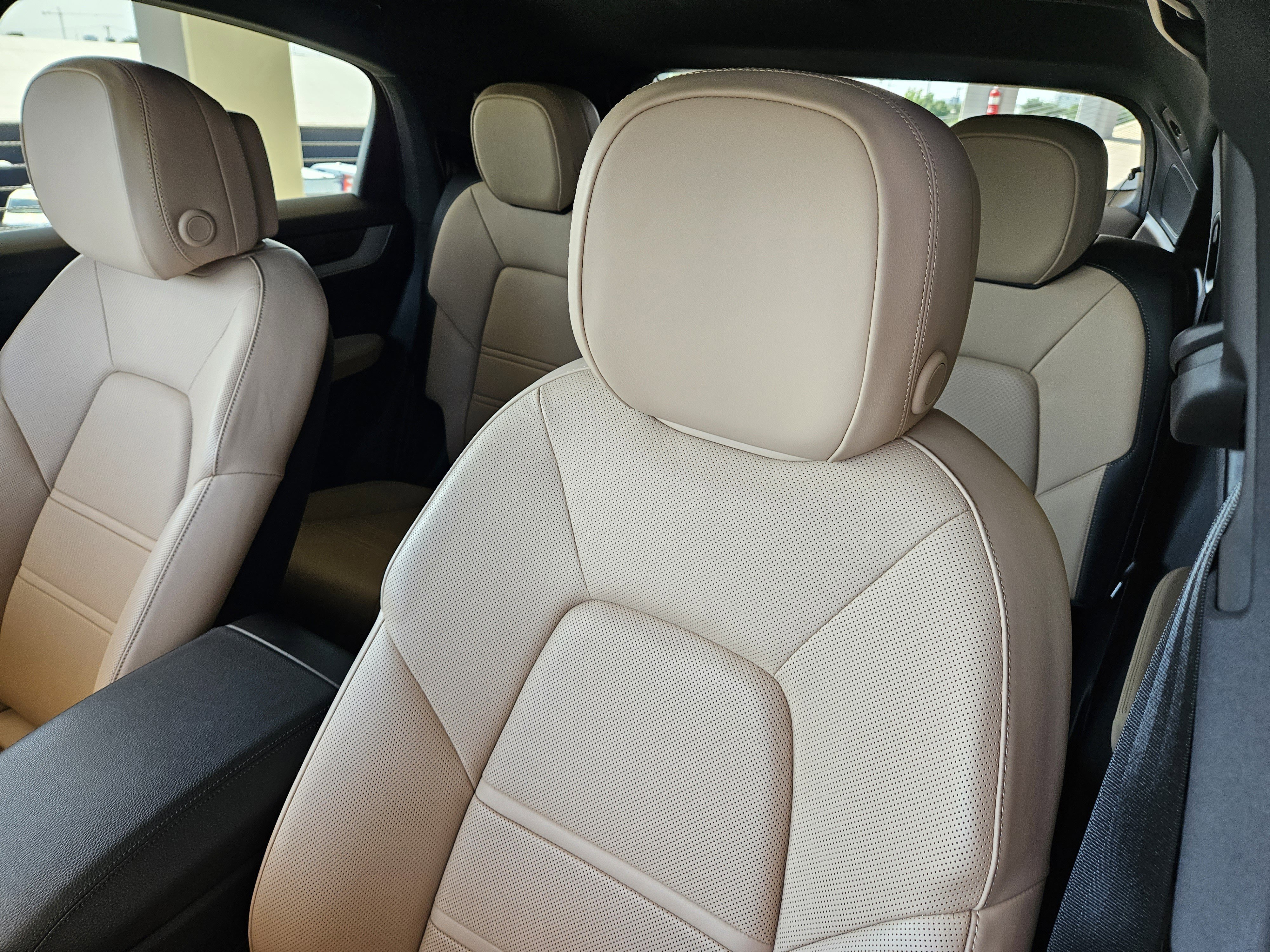 Certified 2025 Porsche Cayenne Coupe image 6