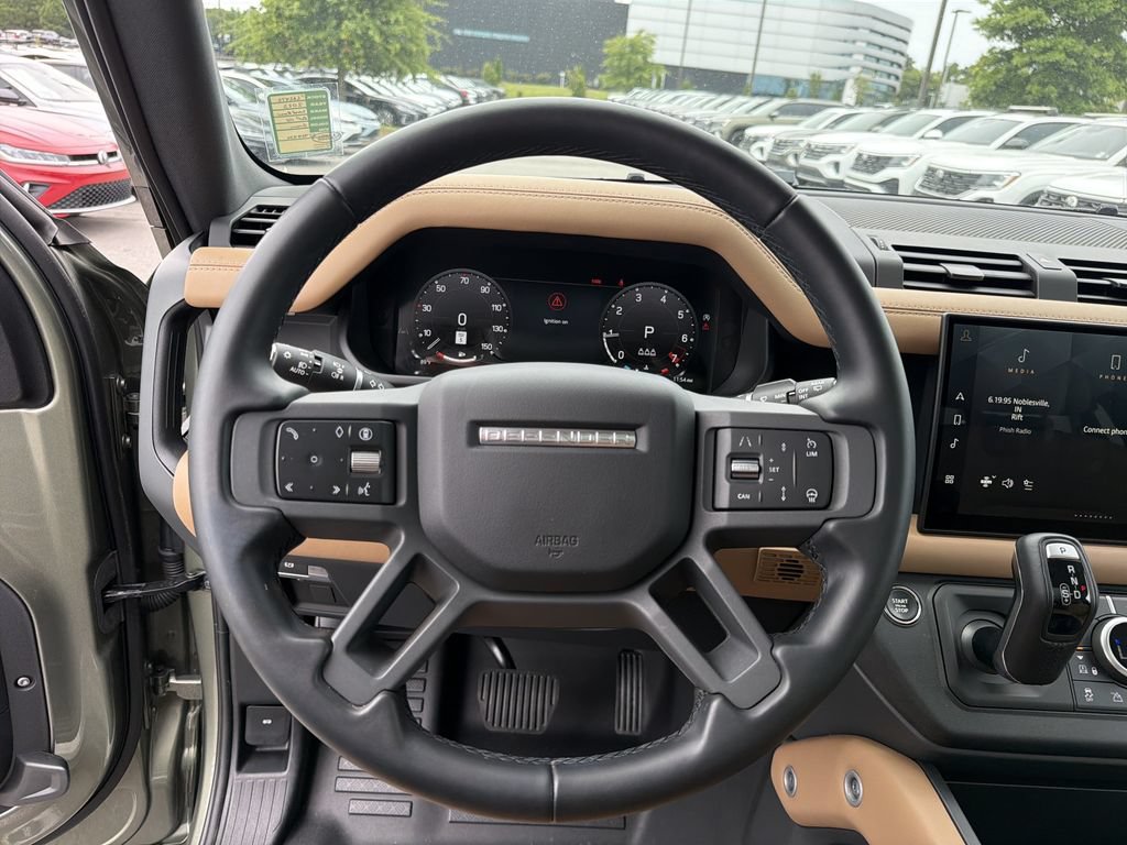 Used 2025 Land Rover Defender 110 X-Dynamic SE AWD/4WD image 21
