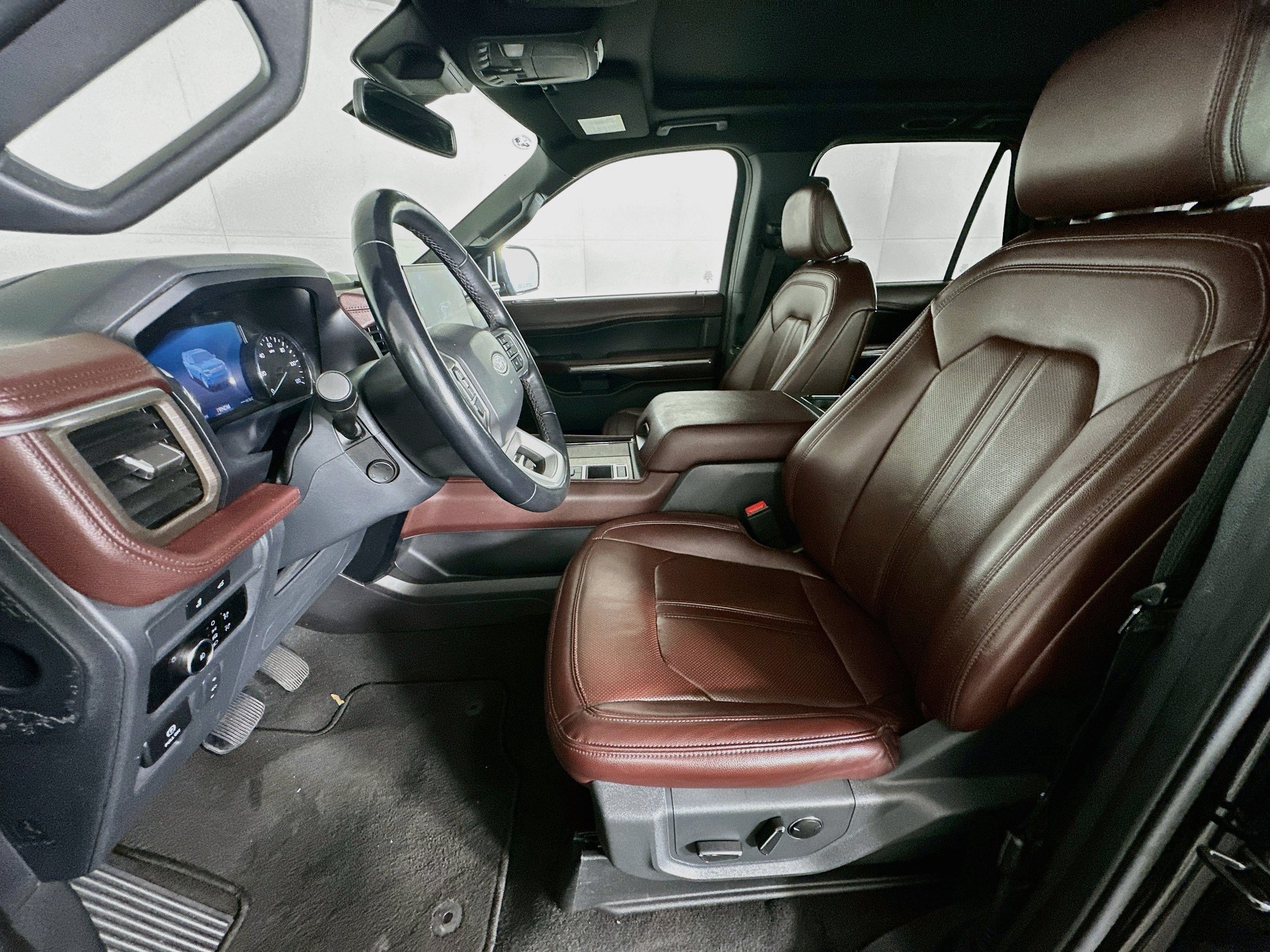 Used 2024 Ford Expedition Limited RWD image 13