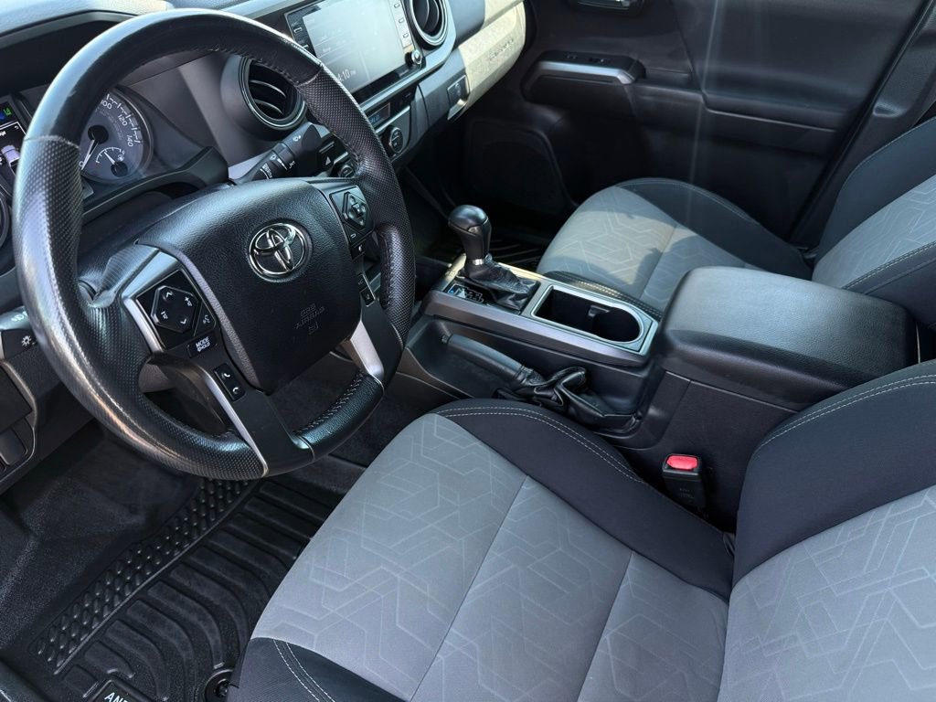 Used 2021 Toyota Tacoma TRD Off-Road w/ Technology Package AWD/4WD image 16