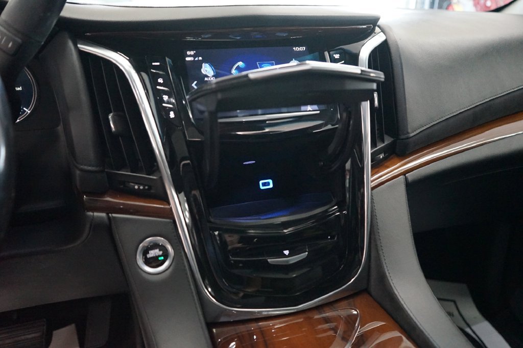 Used 2018 Cadillac Escalade Luxury AWD/4WD image 39