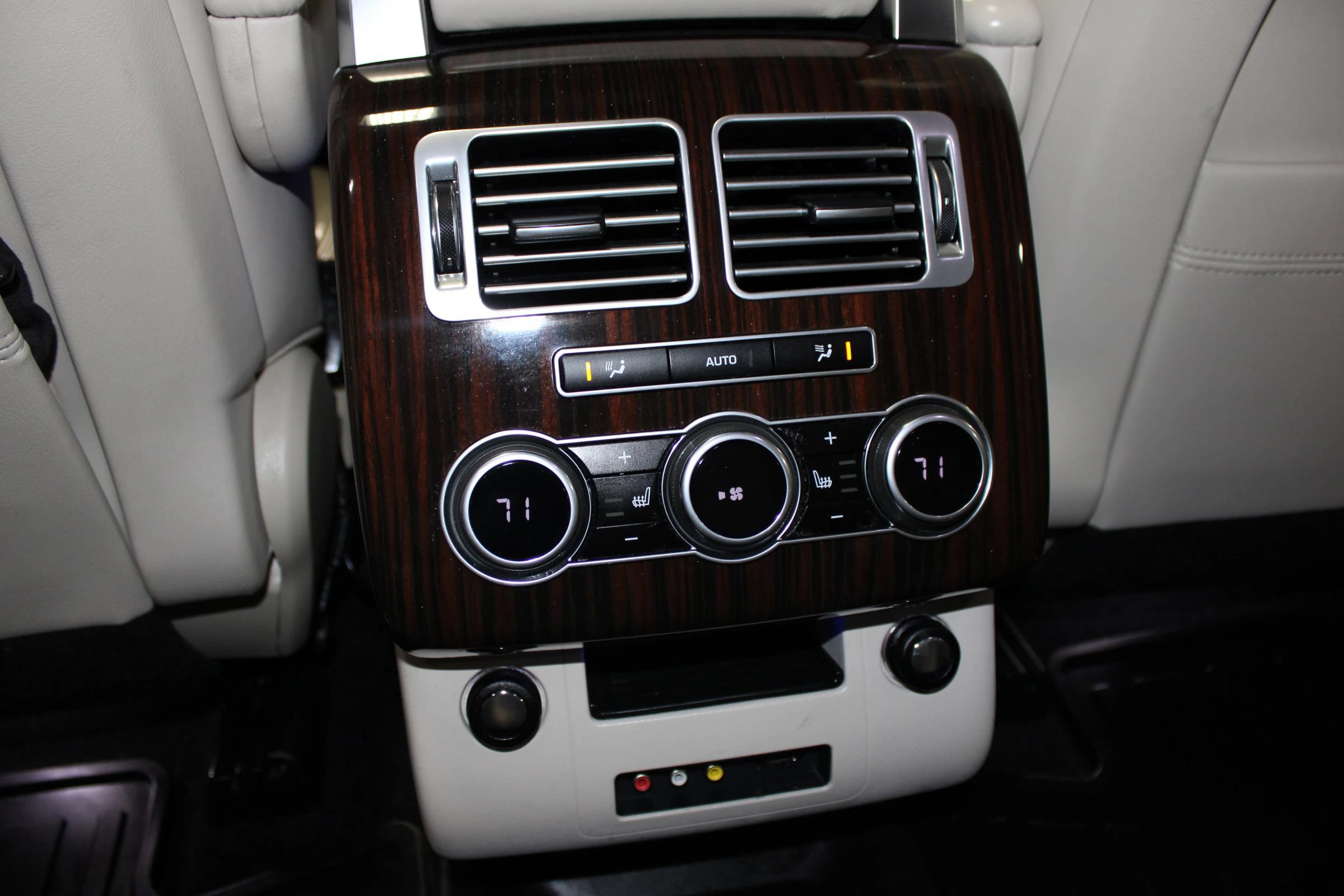 Used 2014 Land Rover Range Rover Supercharged AWD/4WD image 32