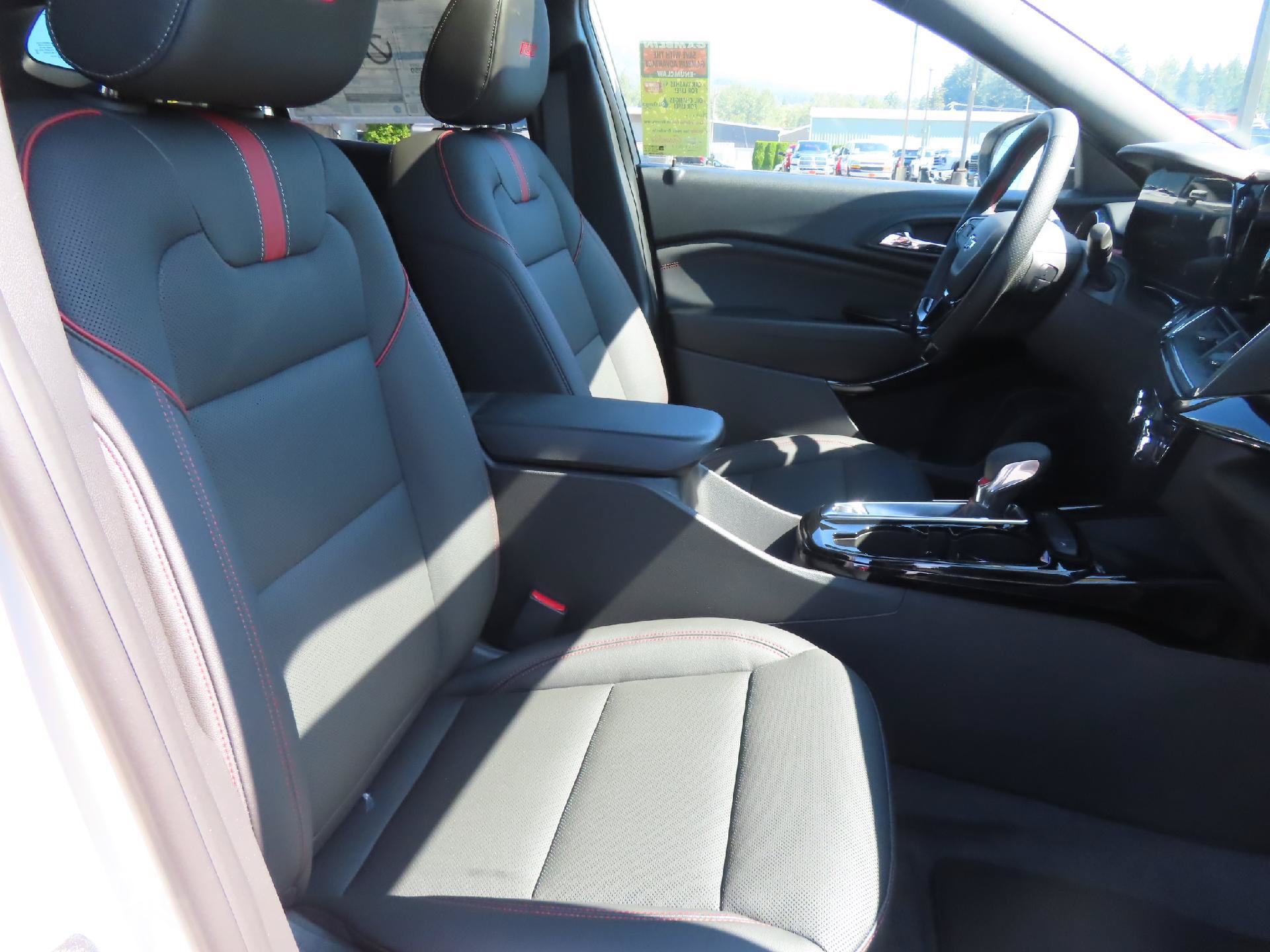 New 2026 Chevrolet Trax RS w/ Sunroof Package FWD image 43