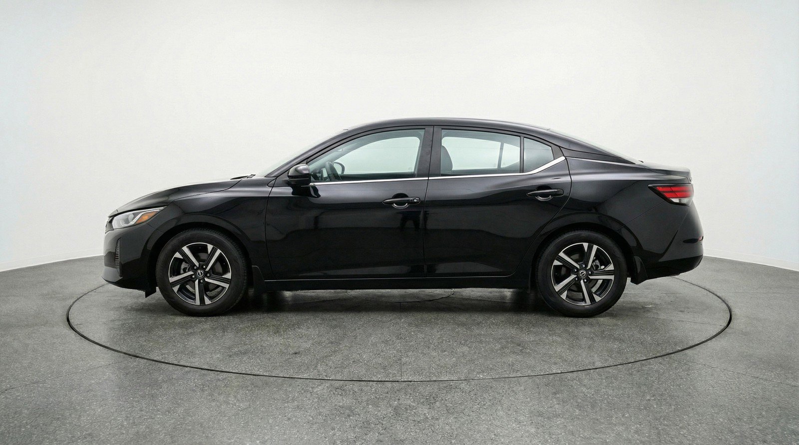 Used 2025 Nissan Sentra SV image 5