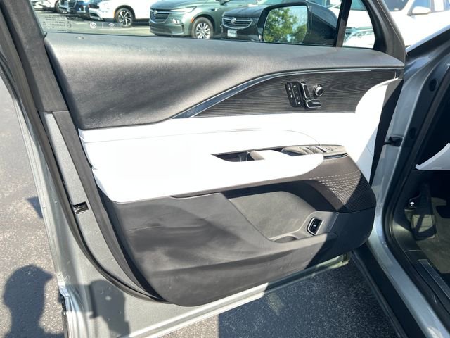 Used 2024 Cadillac Lyriq Luxury AWD/4WD image 10