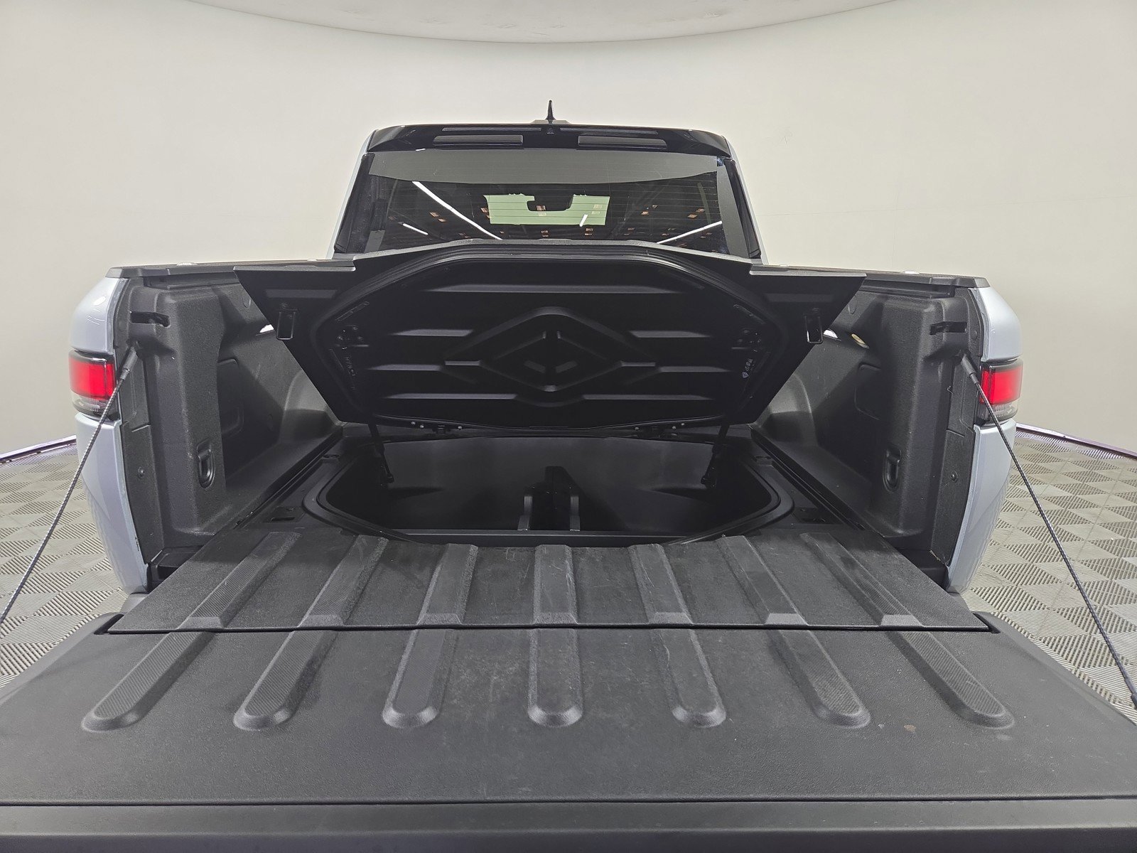 Used 2023 Rivian R1T Adventure image 15