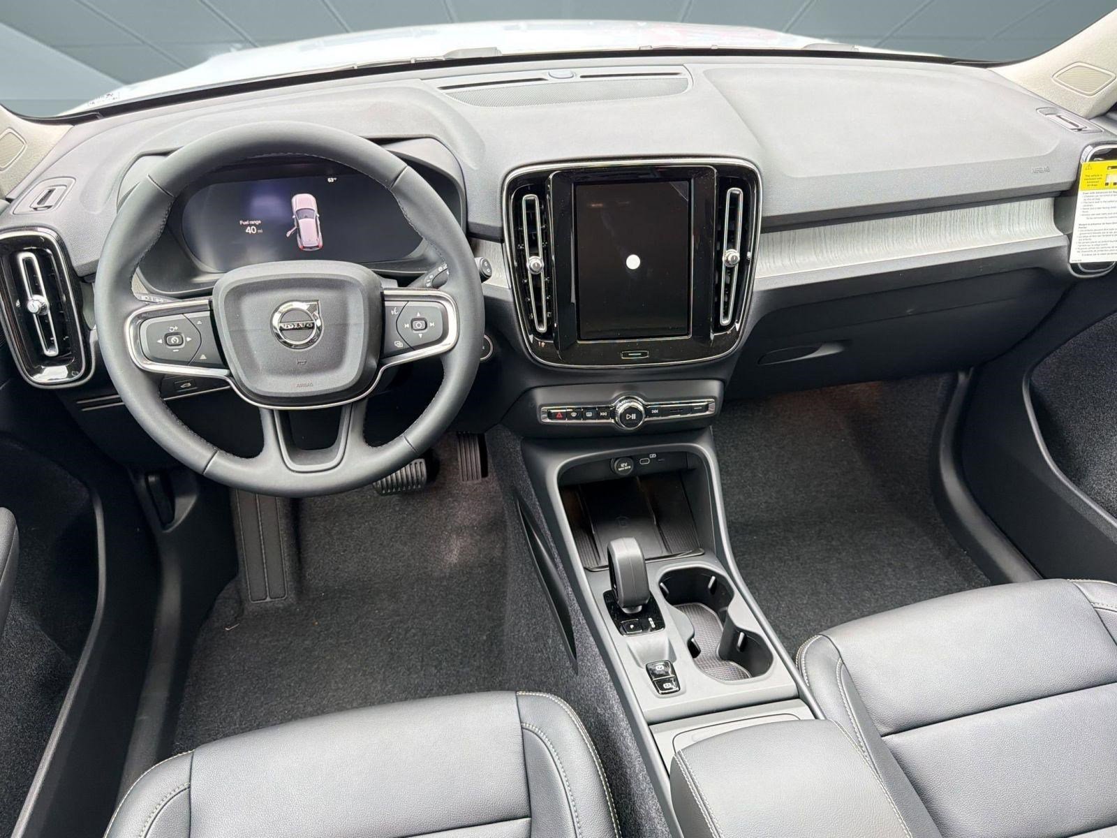 New 2026 Volvo XC40 B4 Core w/ Climate Package FWD image 23