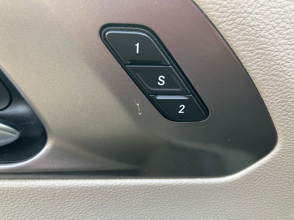 Used 2022 Chrysler Pacifica Touring-L FWD image 37