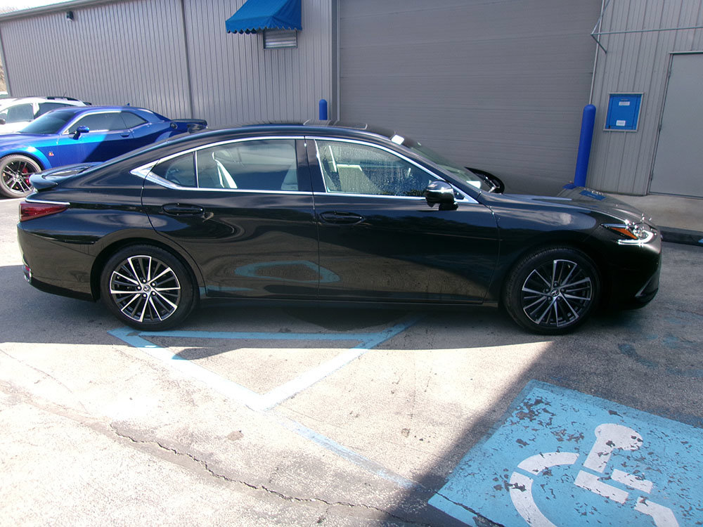Used 2025 Lexus ES 300h w/ Premium Package FWD image 6