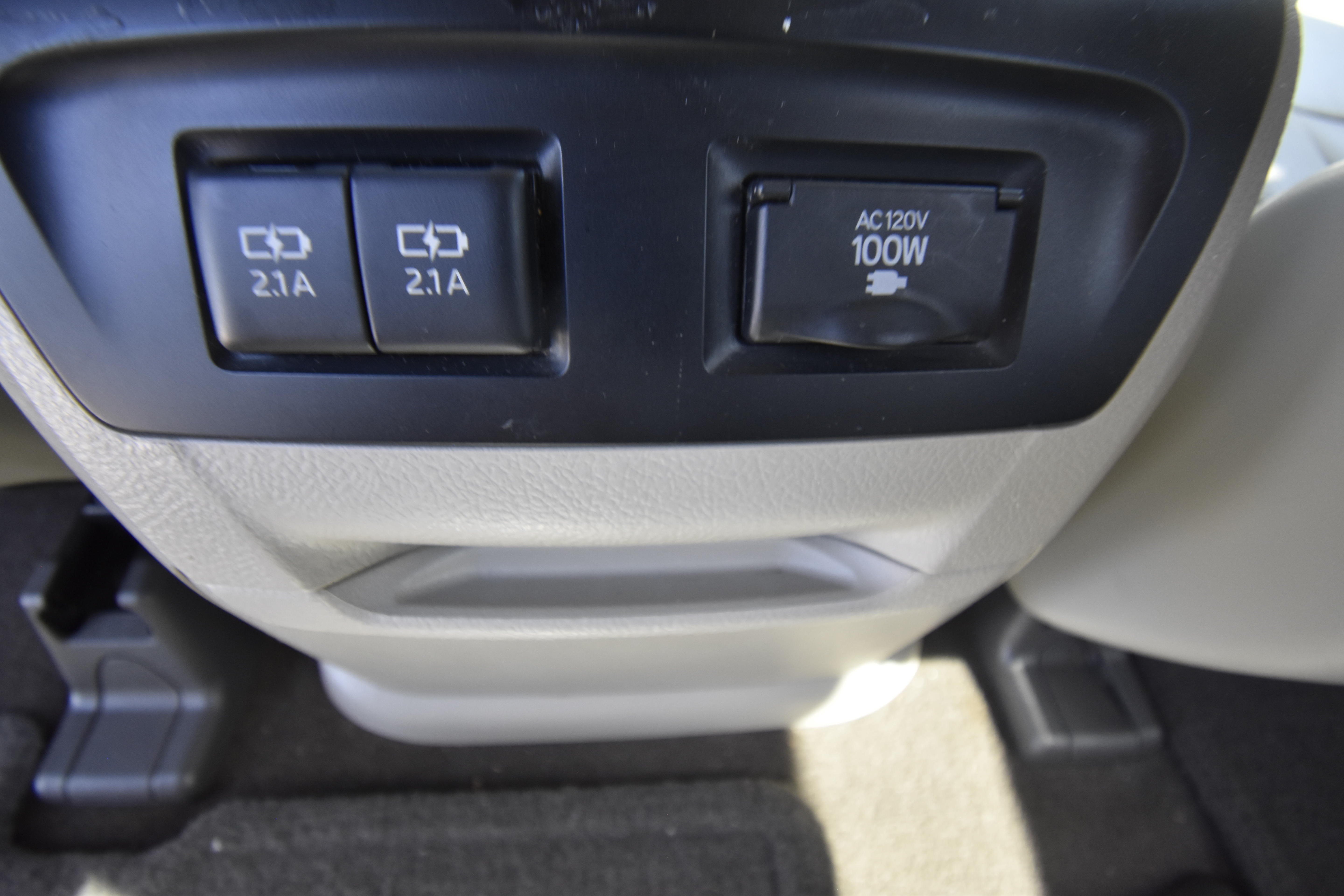 Used 2018 Toyota Sienna XLE w/ XLE Navigation Package FWD image 16