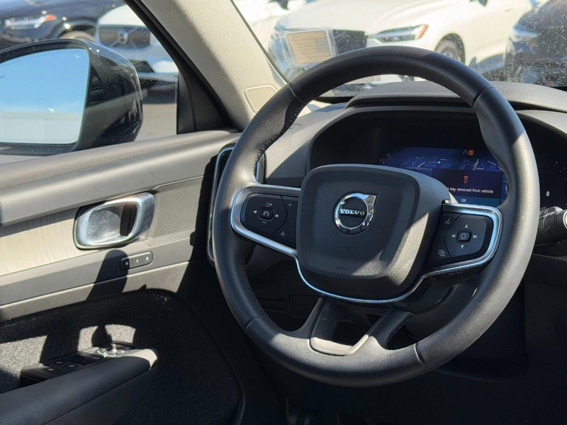 Certified 2023 Volvo XC40 B5 Plus w/ Protection Package Premier image 13
