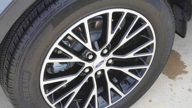 Used 2025 Ford Escape SE image 11