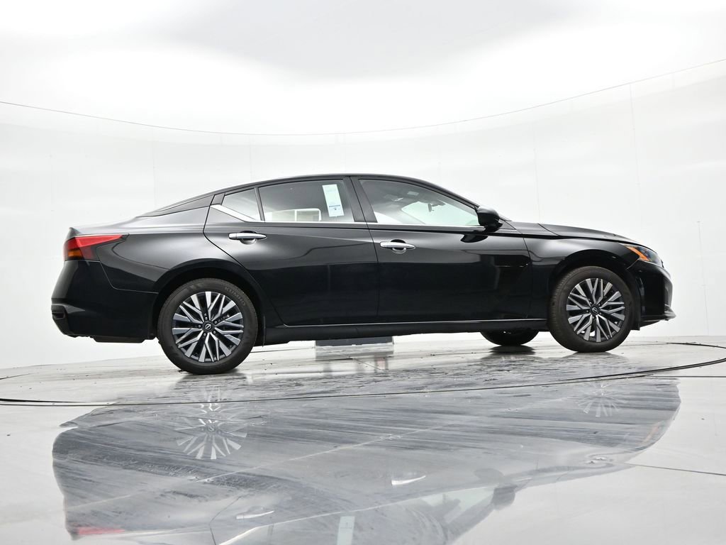 Used 2025 Nissan Altima 2.5 SV image 24