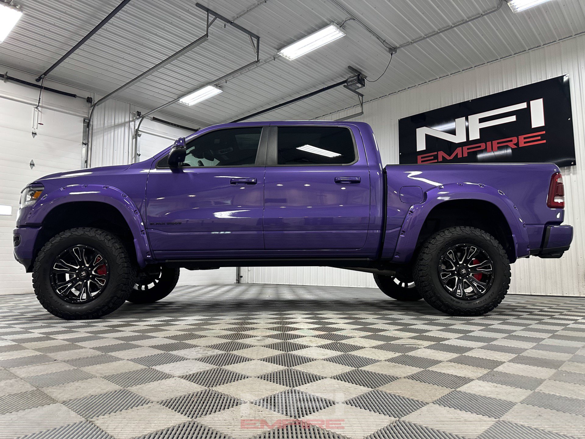 Used 2024 RAM 1500 Laramie AWD/4WD image 11