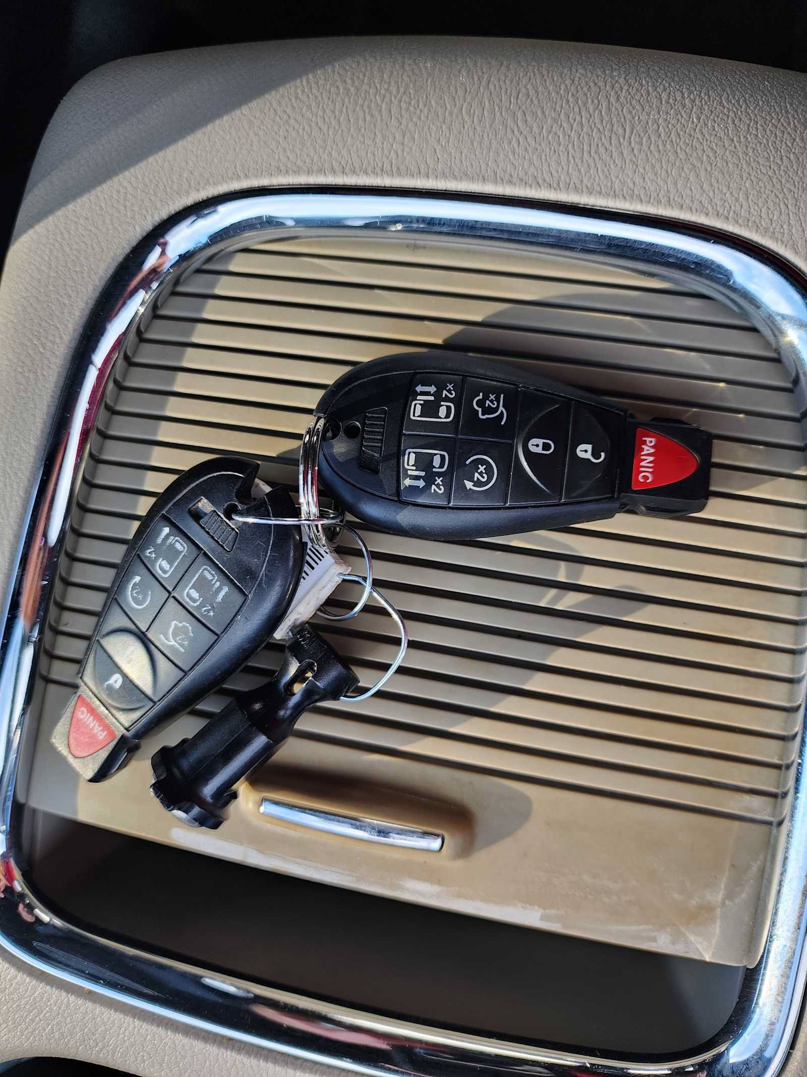 Used 2020 Dodge Grand Caravan SXT FWD image 25