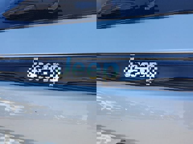 Certified 2022 Jeep Grand Cherokee Overland w/ Luxury Tech Group IV image 10