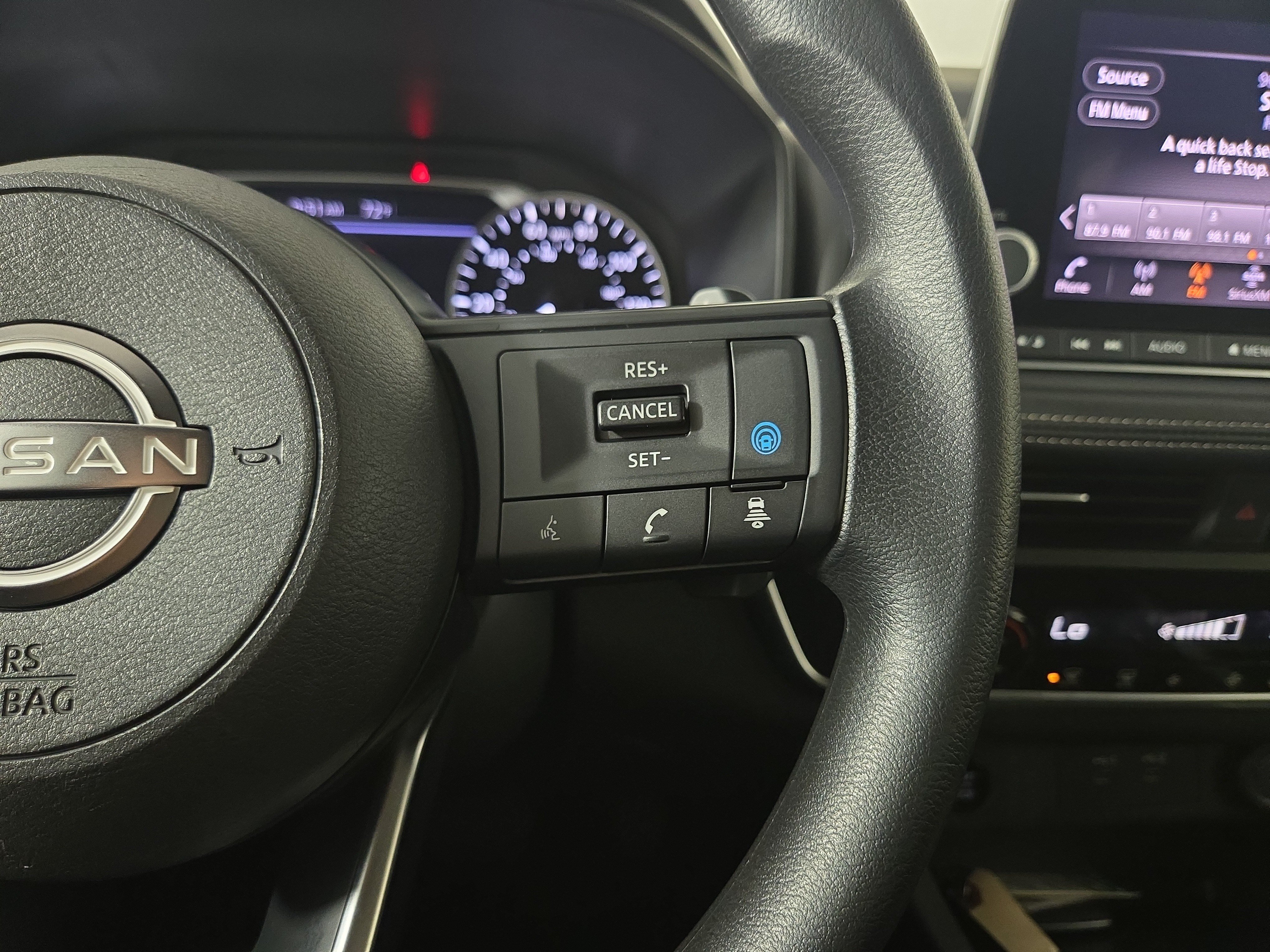 Used 2024 Nissan Rogue SV AWD/4WD image 16