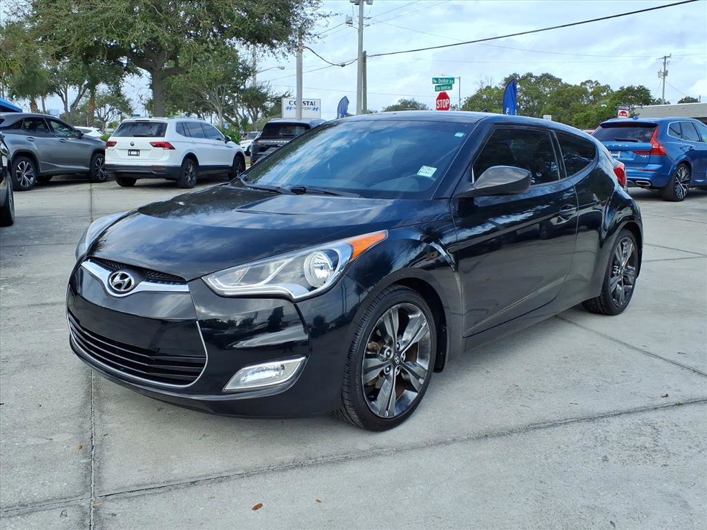 Used 2017 Hyundai Veloster Value Edition image 3