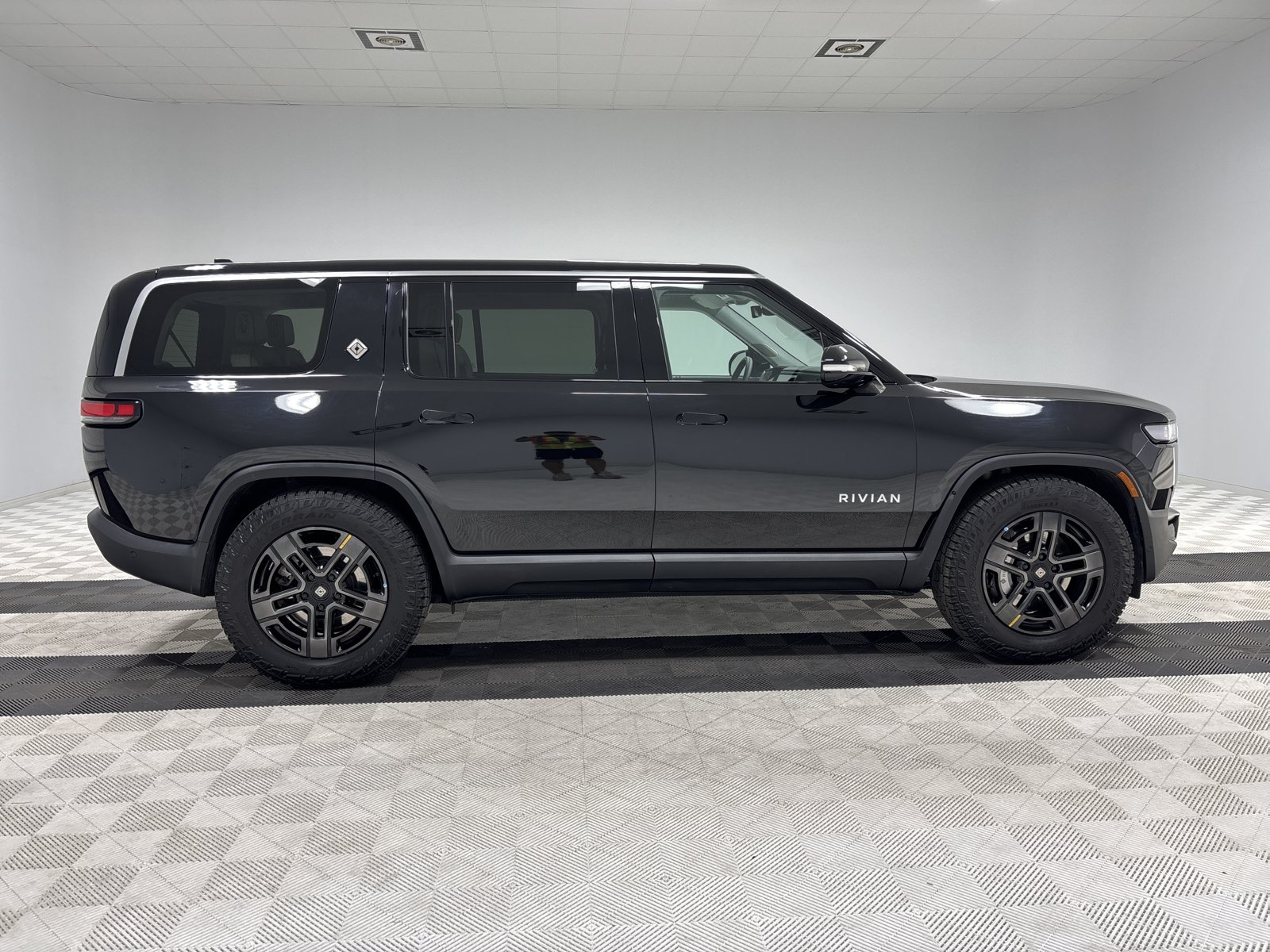 Used 2024 Rivian R1S Adventure AWD/4WD image 6