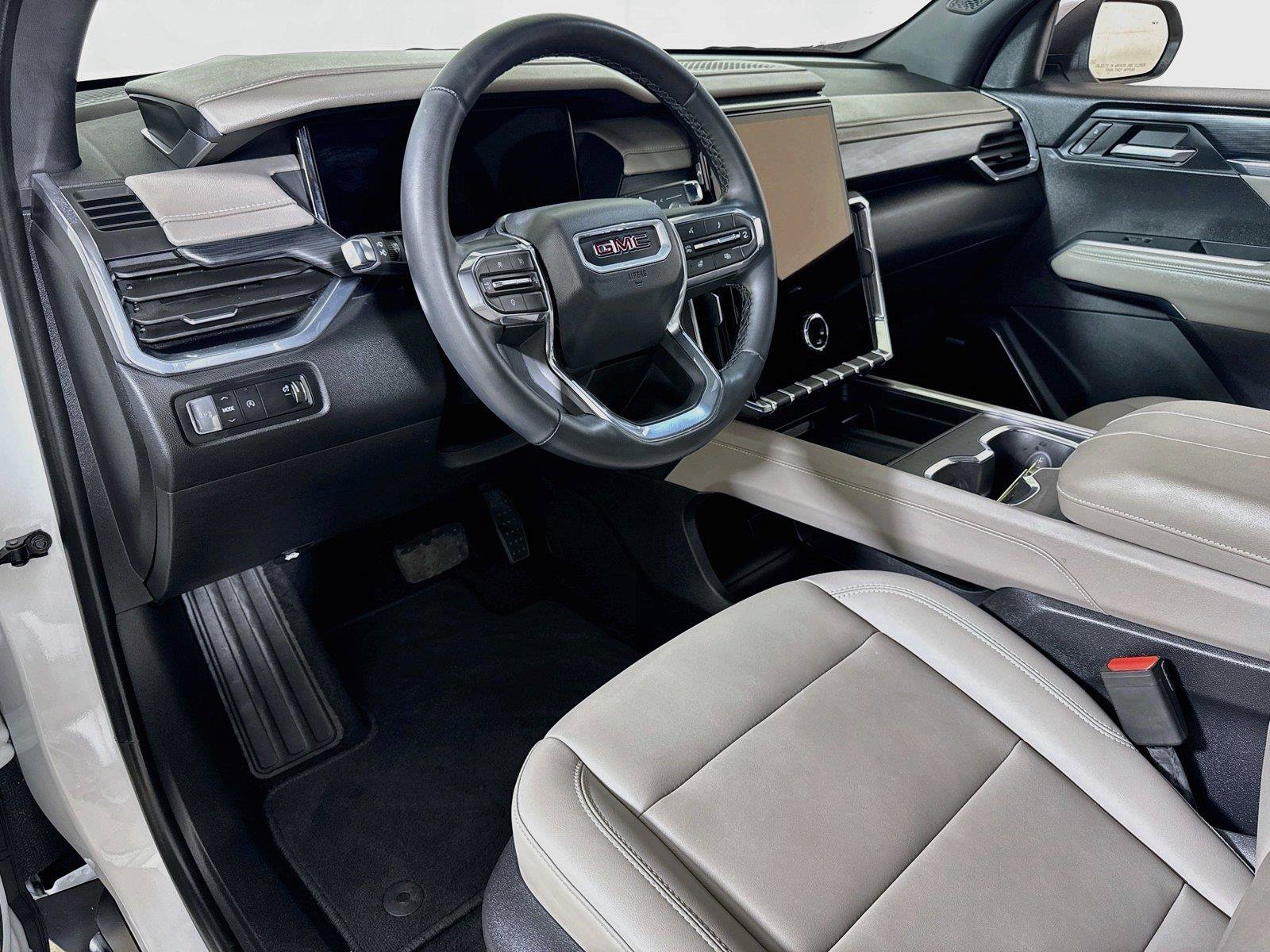 Used 2026 GMC Acadia Elevation w/ Elevation Premium Package FWD image 7