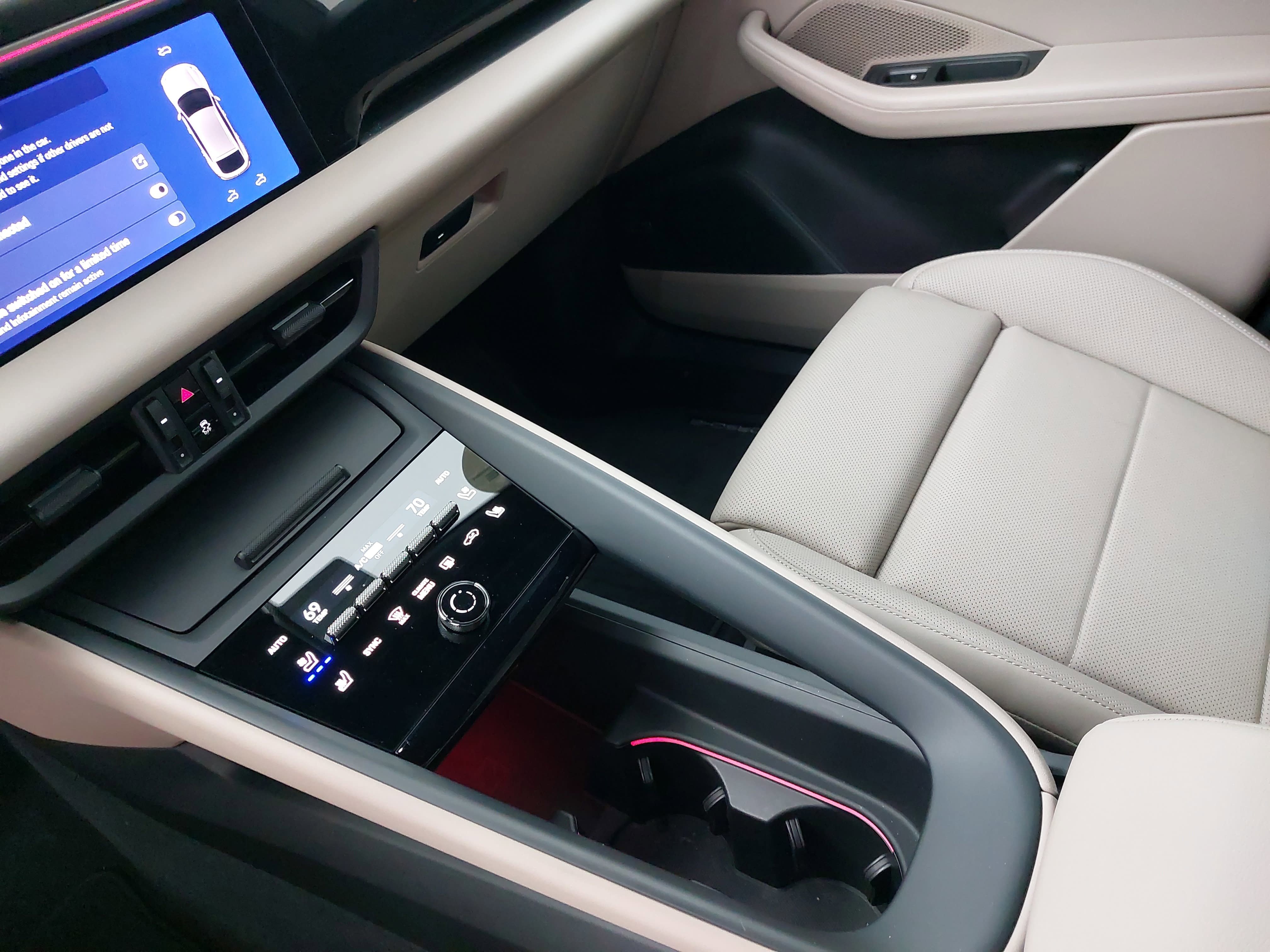 Certified 2025 Porsche Macan Electric RWD image 27
