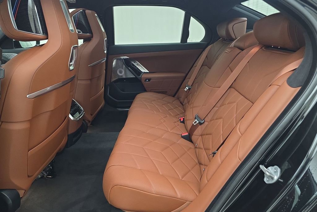 New 2026 BMW i7 xDrive60 w/ Executive Package image 24