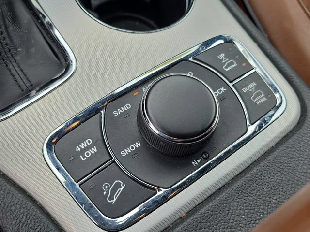 Used 2020 Jeep Grand Cherokee Summit AWD/4WD image 27