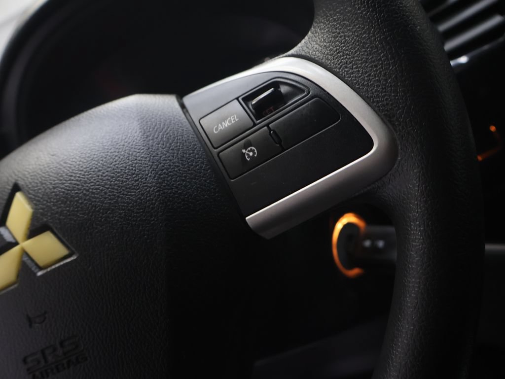 Used 2020 Mitsubishi Outlander ES FWD image 21