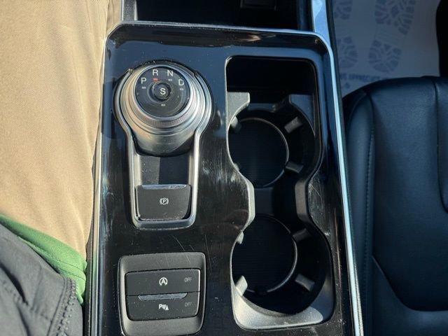 Used 2020 Ford Edge Titanium image 25