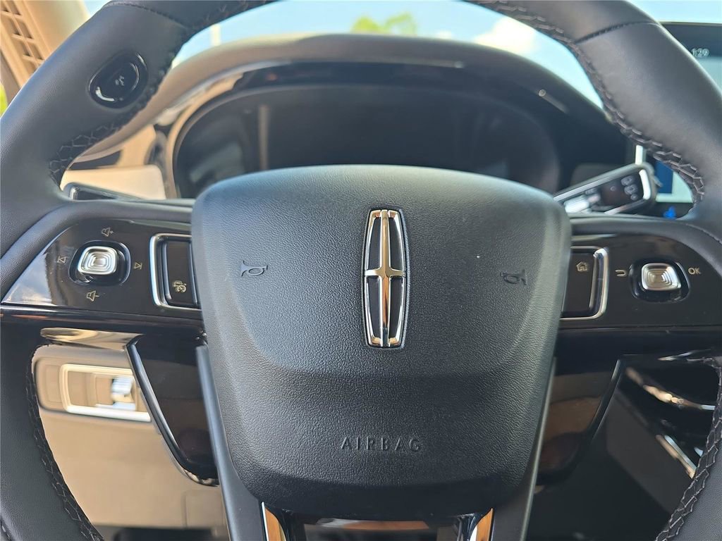 Used 2025 Lincoln Corsair FWD w/ Equipment Group 101A image 22