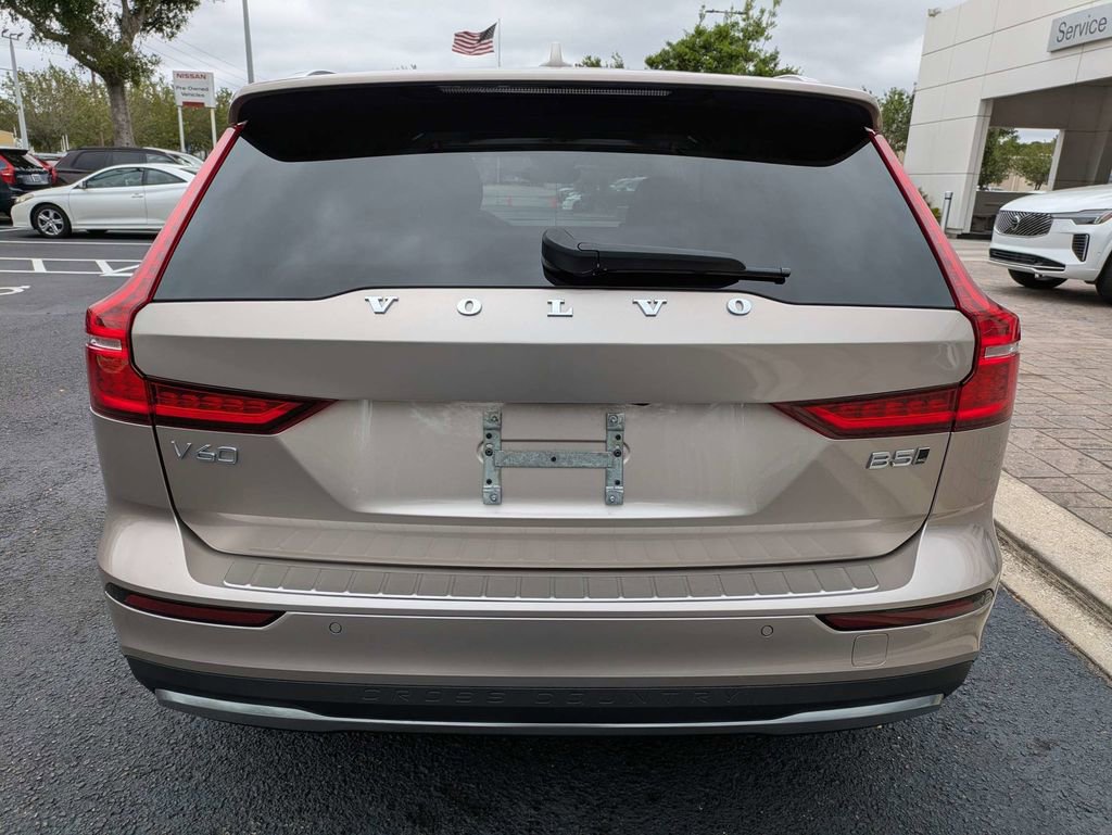 Used 2023 Volvo V60 B5 Cross Country Plus w/ Protection Package Premier AWD/4WD image 5