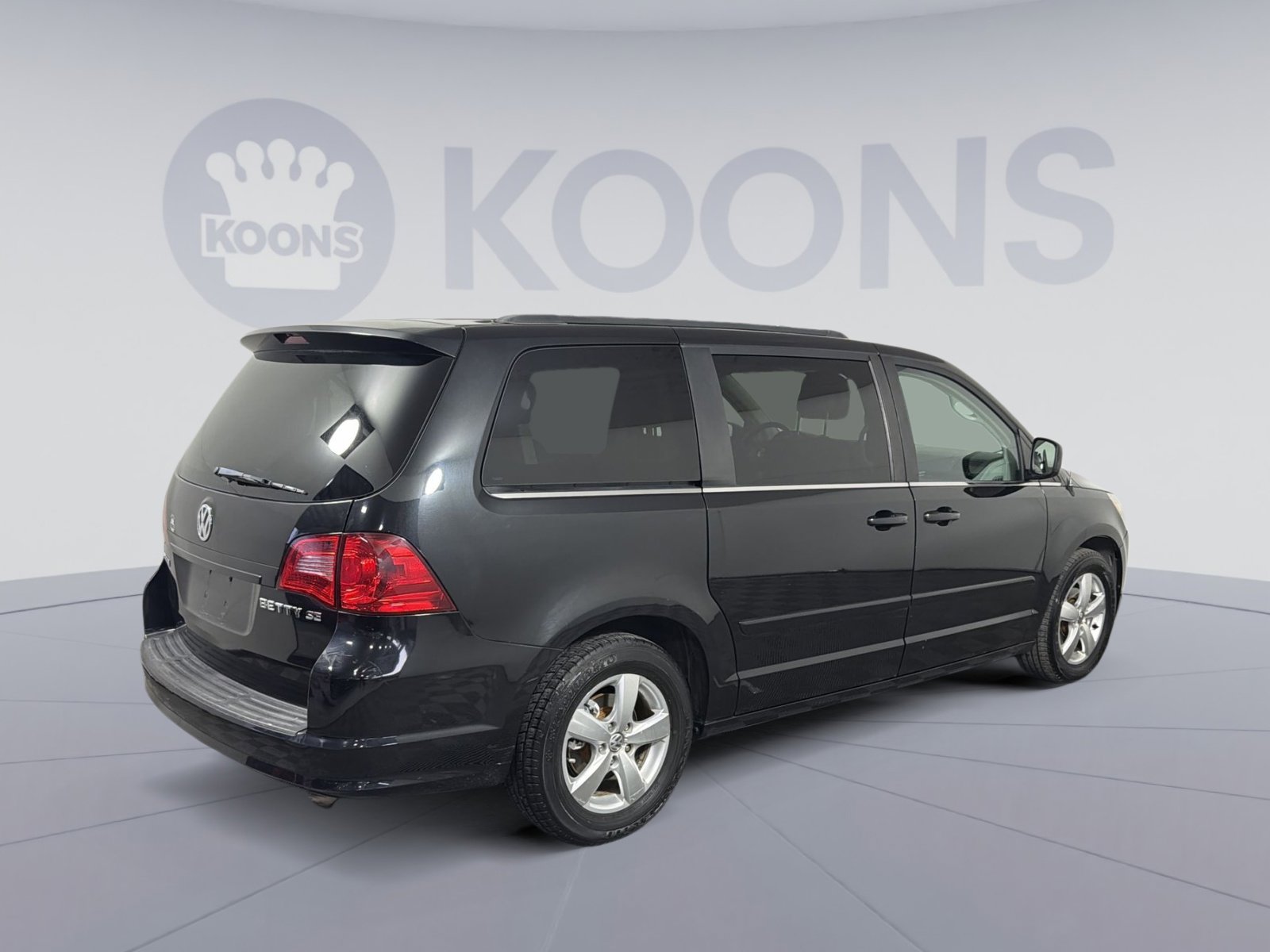 Used 2011 Volkswagen Routan SE image 7