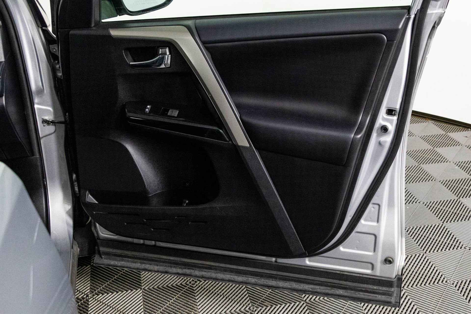 Used 2018 Toyota RAV4 Limited w/ All Weather Liner Package image 41