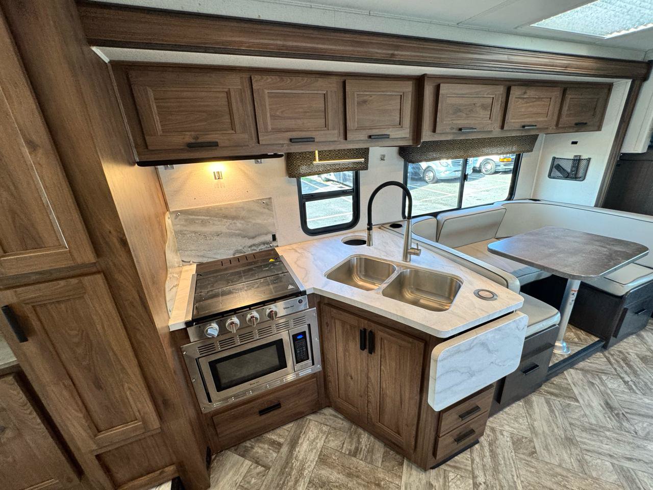 Used 2021 Ford E-450 and Econoline 450 Super Duty w/ Motorhome Prep Package RWD image 19