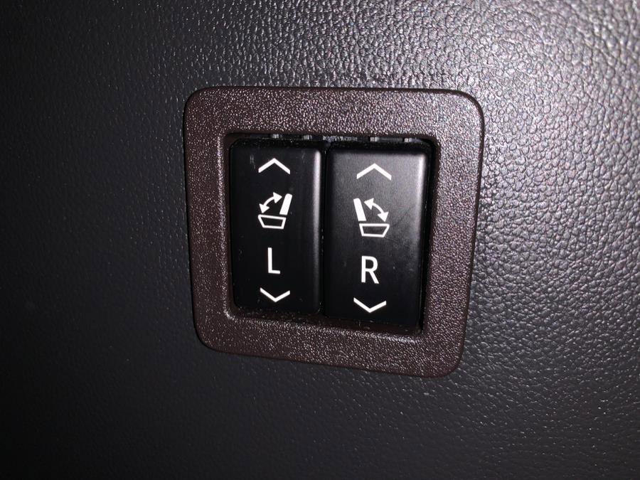 Used 2020 Buick Enclave Premium w/ Sun and Sites Package image 52