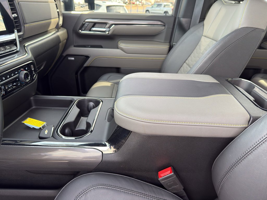 Used 2024 Chevrolet Silverado 2500 ZR2 w/ Technology Package image 17