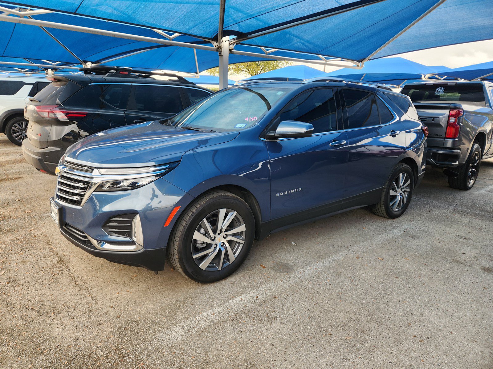Used 2024 Chevrolet Equinox Premier FWD image 2