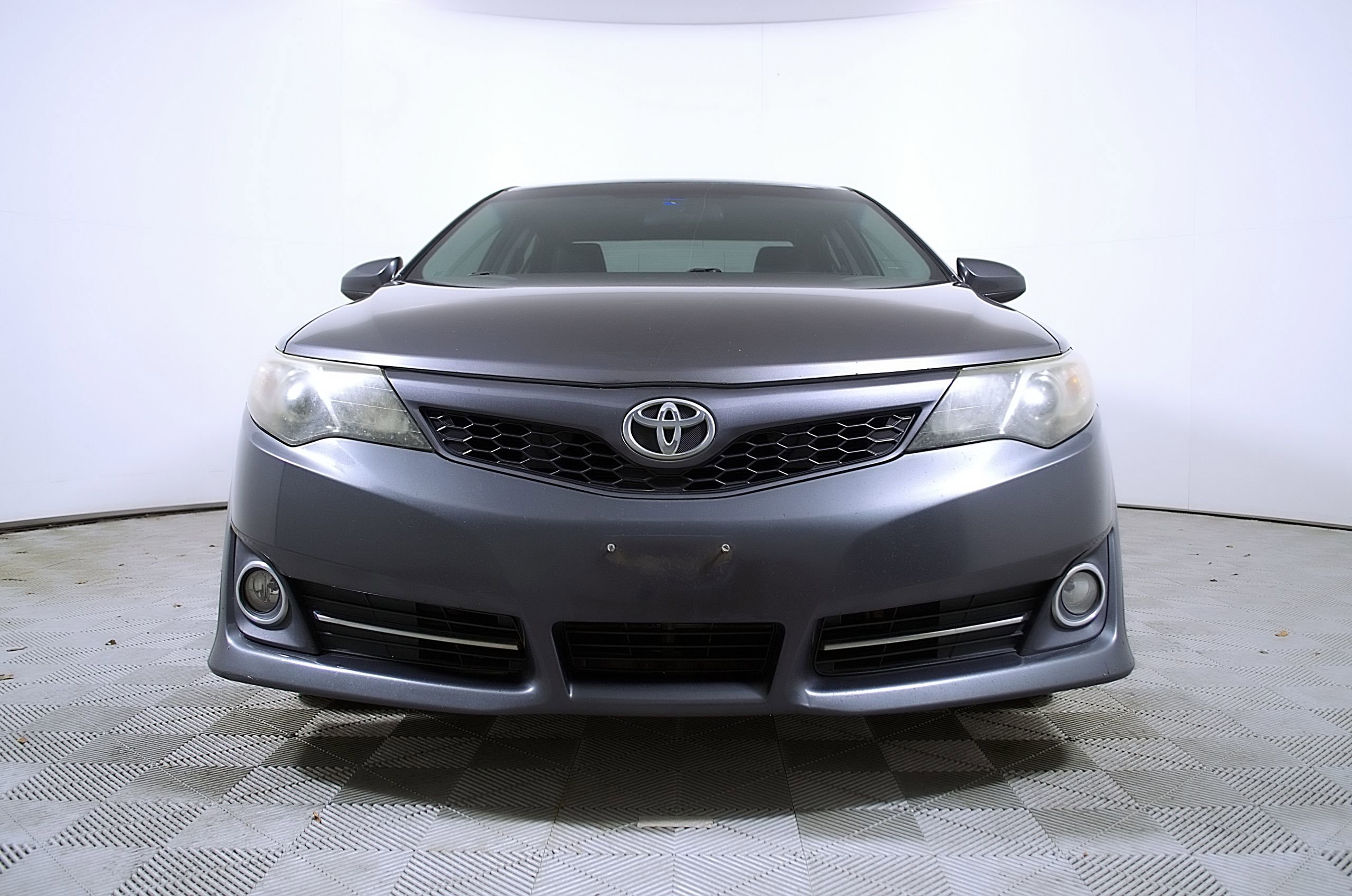 Used 2014 Toyota Camry SE FWD image 6