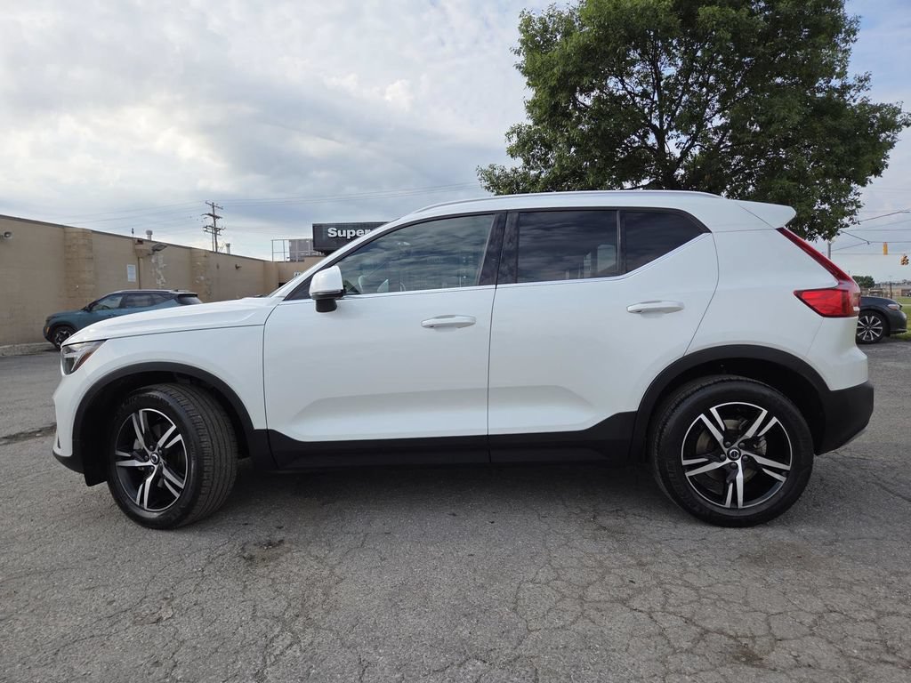 Used 2024 Volvo XC40 B5 Core AWD/4WD image 19