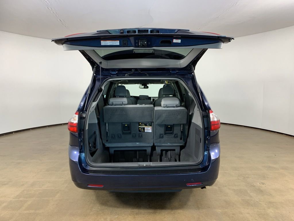 Used 2020 Toyota Sienna XLE FWD image 12