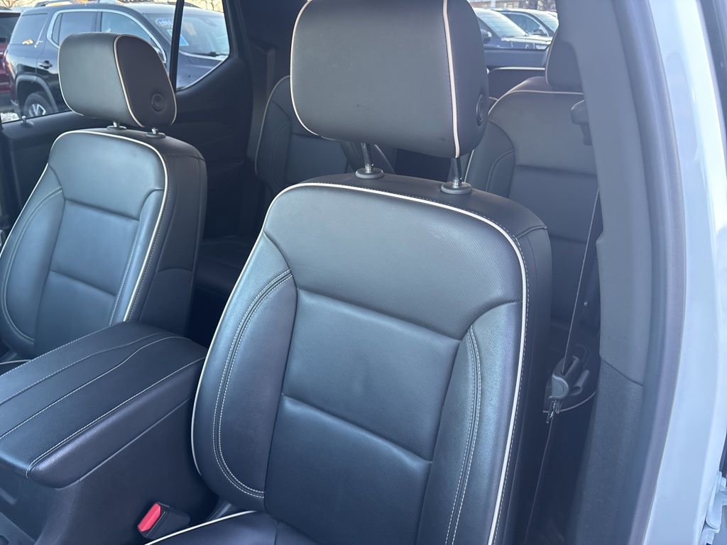 Used 2023 Chevrolet Traverse Premier image 14