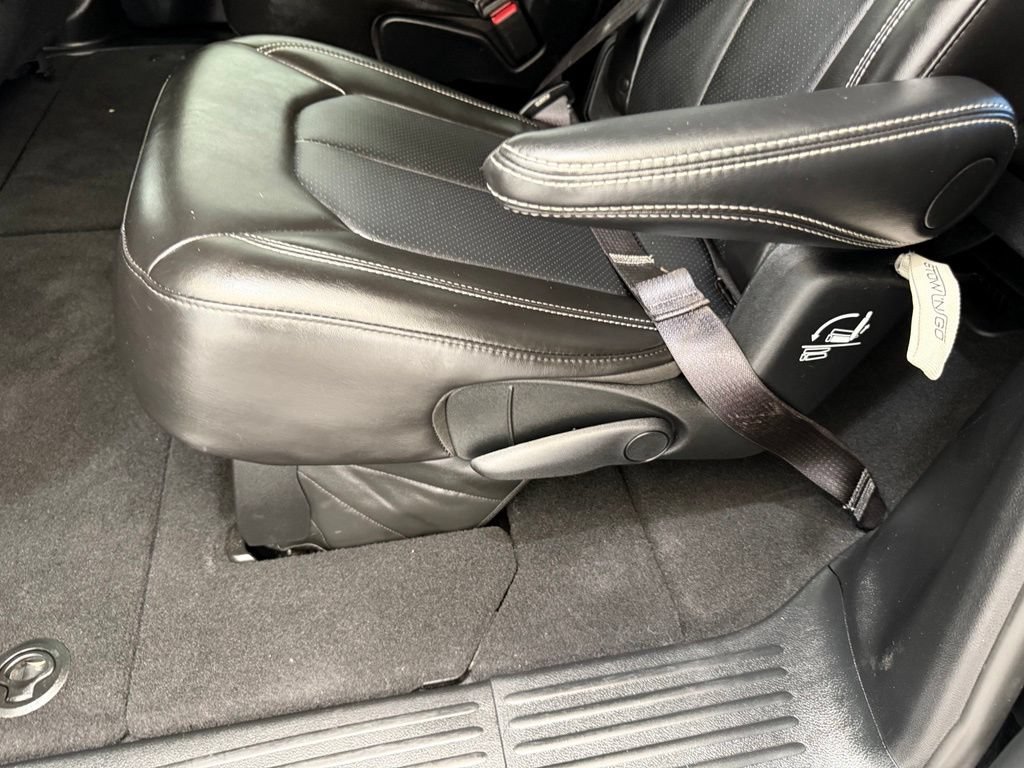 Used 2025 Chrysler Pacifica Select FWD image 19