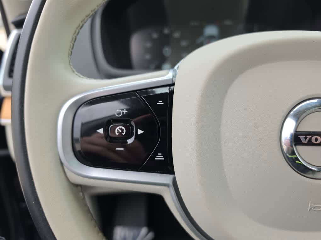 Used 2021 Volvo XC90 T6 Momentum w/ Climate Package AWD/4WD image 15