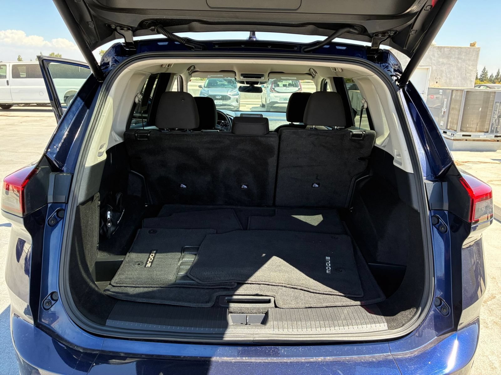 Used 2025 Nissan Rogue SV FWD image 32