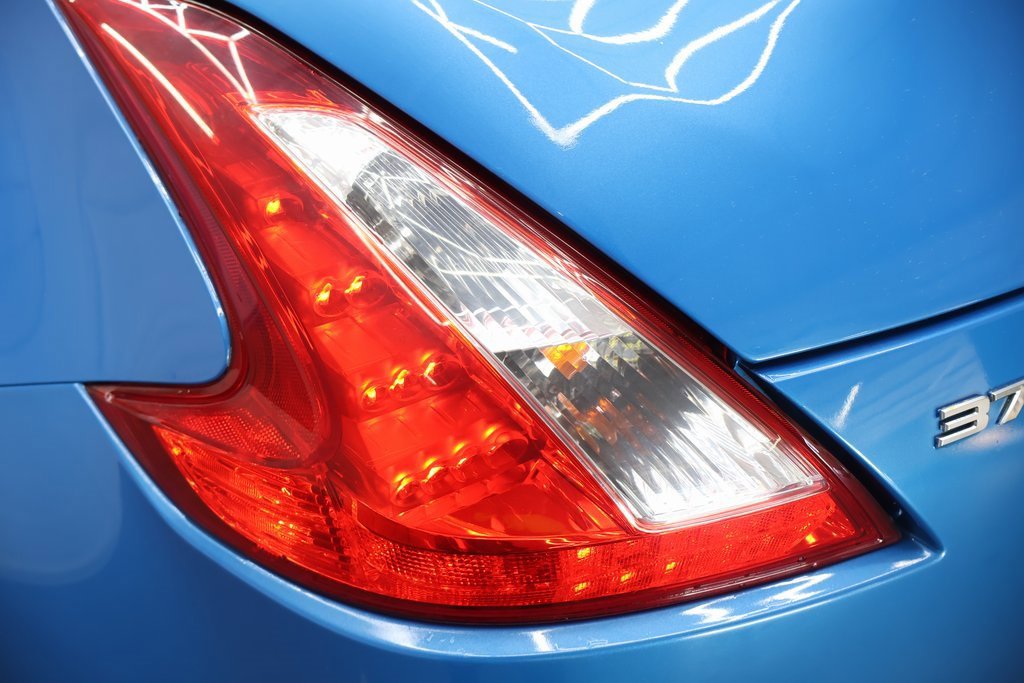 Used 2011 Nissan 370Z Roadster image 25