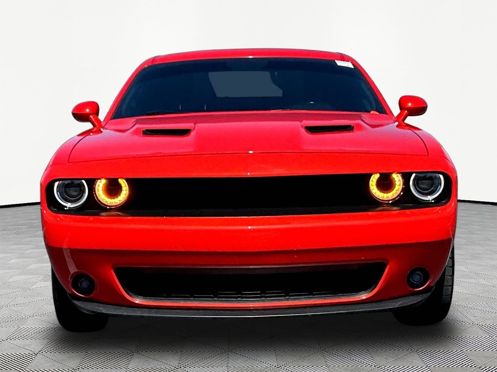Used 2020 Dodge Challenger SXT w/ Blacktop Package RWD image 2
