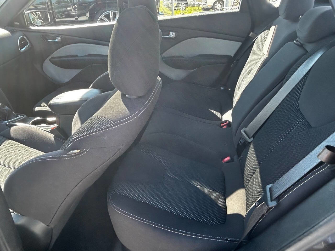 Used 2015 Dodge Dart SXT w/ Sun/Sound Group FWD image 9