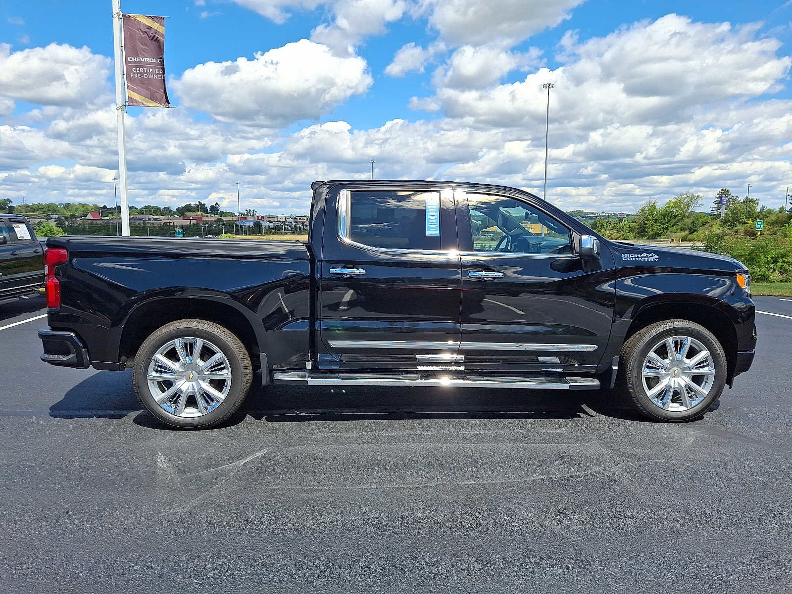 Used 2023 Chevrolet Silverado 1500 High Country w/ Technology Package image 8