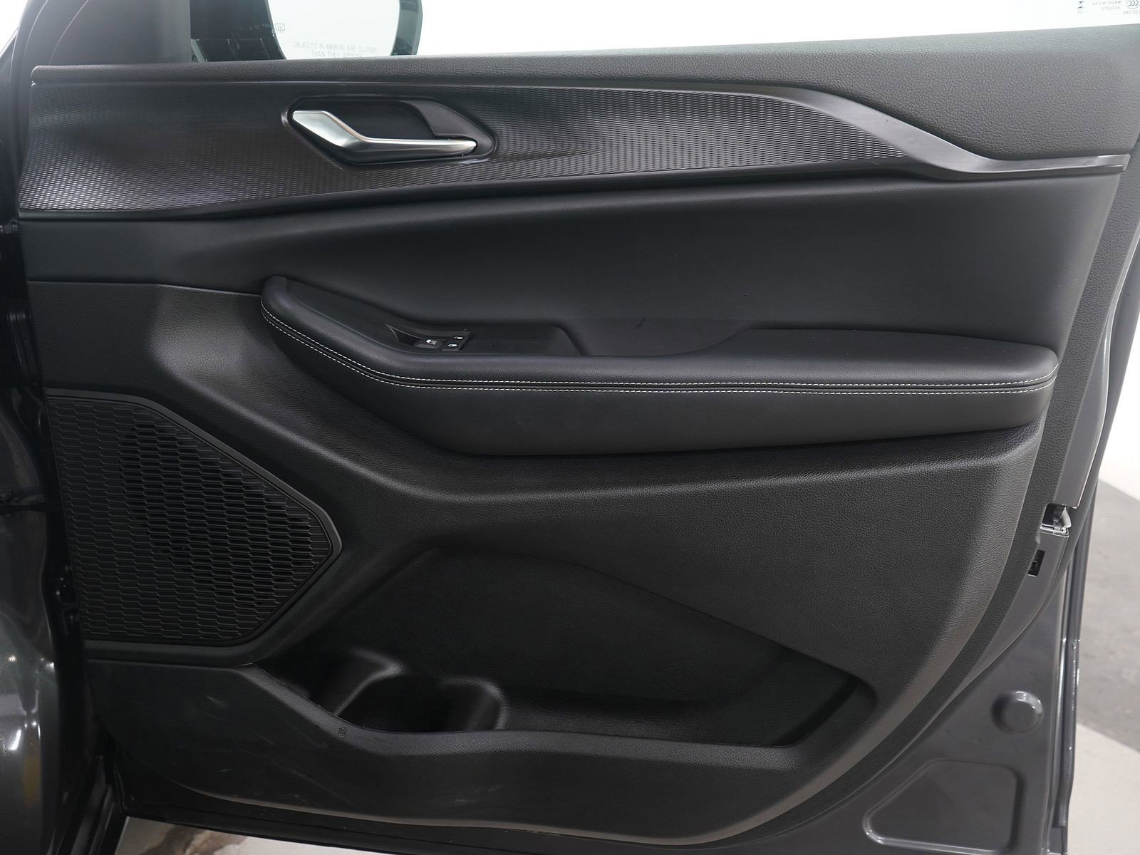 Used 2024 Jeep Grand Cherokee Altitude image 9