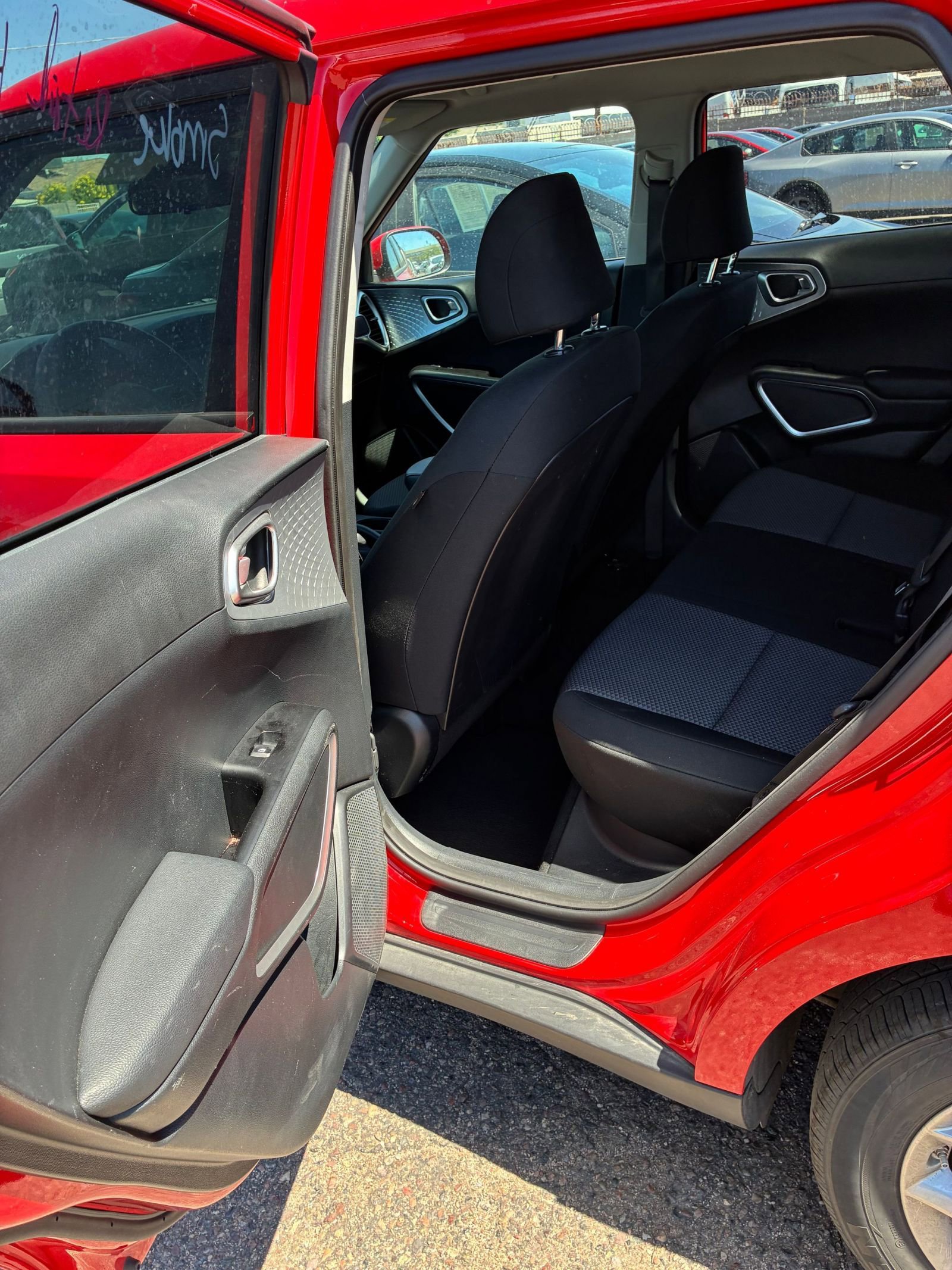 Used 2025 Kia Soul LX w/ LX Technology Package FWD image 15